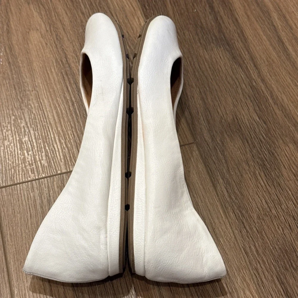 Sun + Stone Women's Ivory Eliana Faux Leather Slip on Ballet Flats Cute